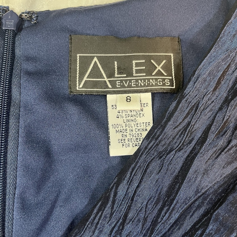 NWT Alex Evenings Blue Crinkle Cocktail Dress V-Neck‎ Rhinestone Broach Size 8 - Picture 4 of 8